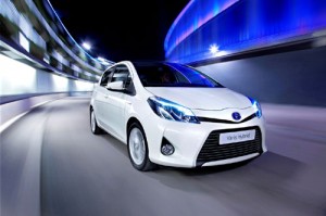 131031-Toyota-Yaris-Hybrid