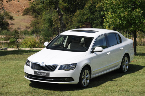 131116-oto-skoda-superb