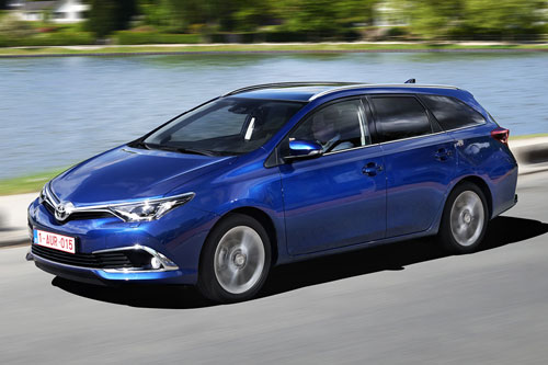 Yeni-Auris-Touring-Sports-1